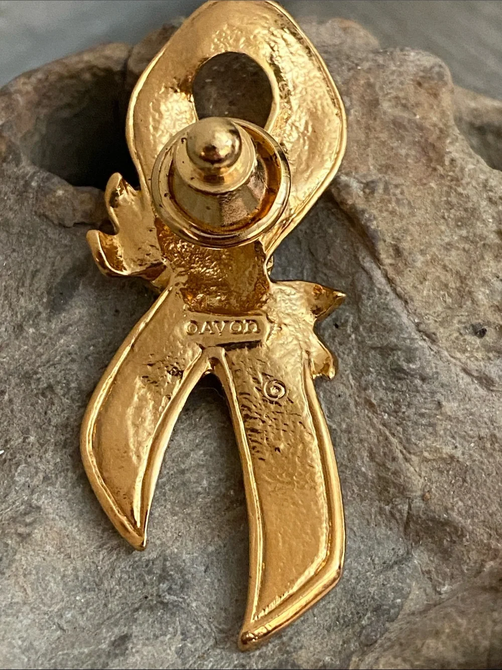 Vintage Avon Enameled Gold Tone Breast Cancer Awareness Rose Pin